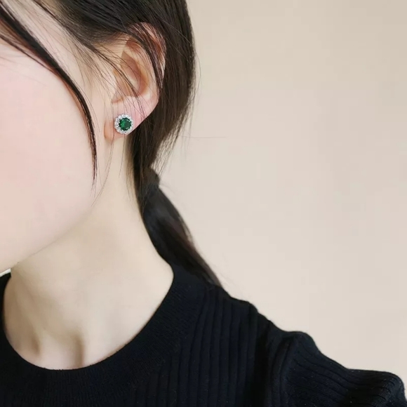 Jewelry - Simple Green Round Diamond Stud Earrings